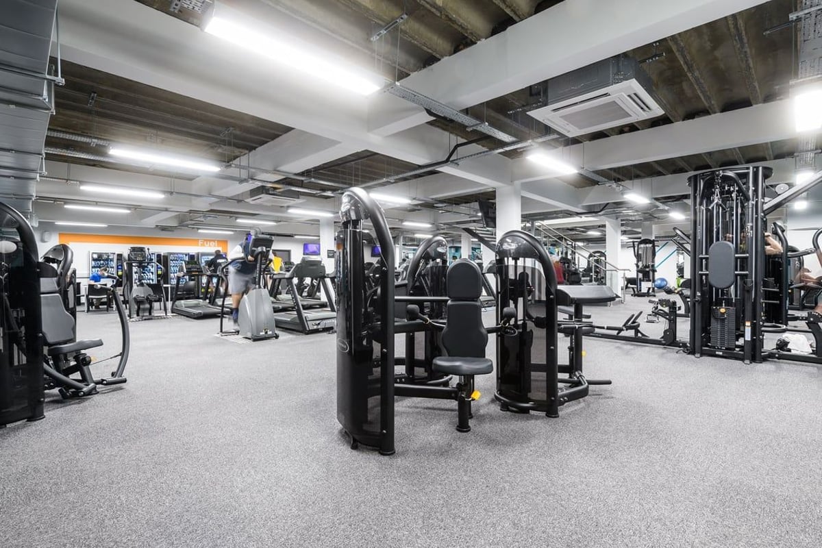 PureGym Brighton London Road: Strength machines, weight racks, benches, rubberized flooring in a well-equipped gym facility.