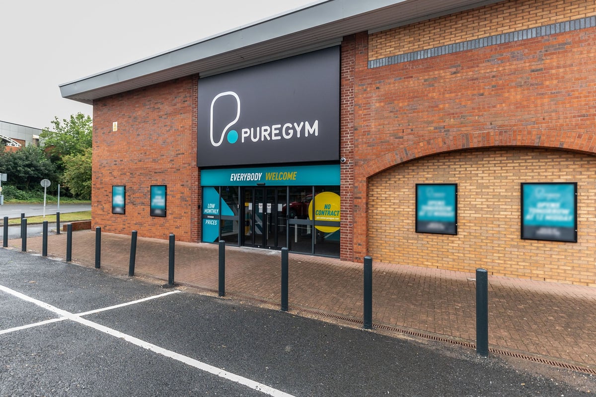 PureGym Redditch Ringway: Brick building exterior, PureGym signage, fenced parking area.
