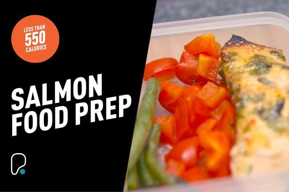 Prepared meal box containing cooked salmon fillet with chopped peppers and green beans