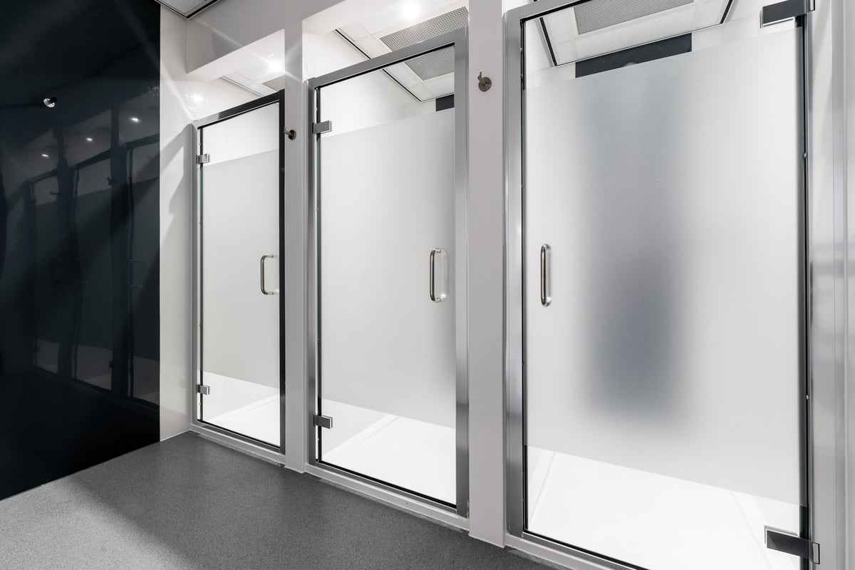PureGym Grantham Discovery Retail Park: Glass doors leading to changing rooms or shower facilities.