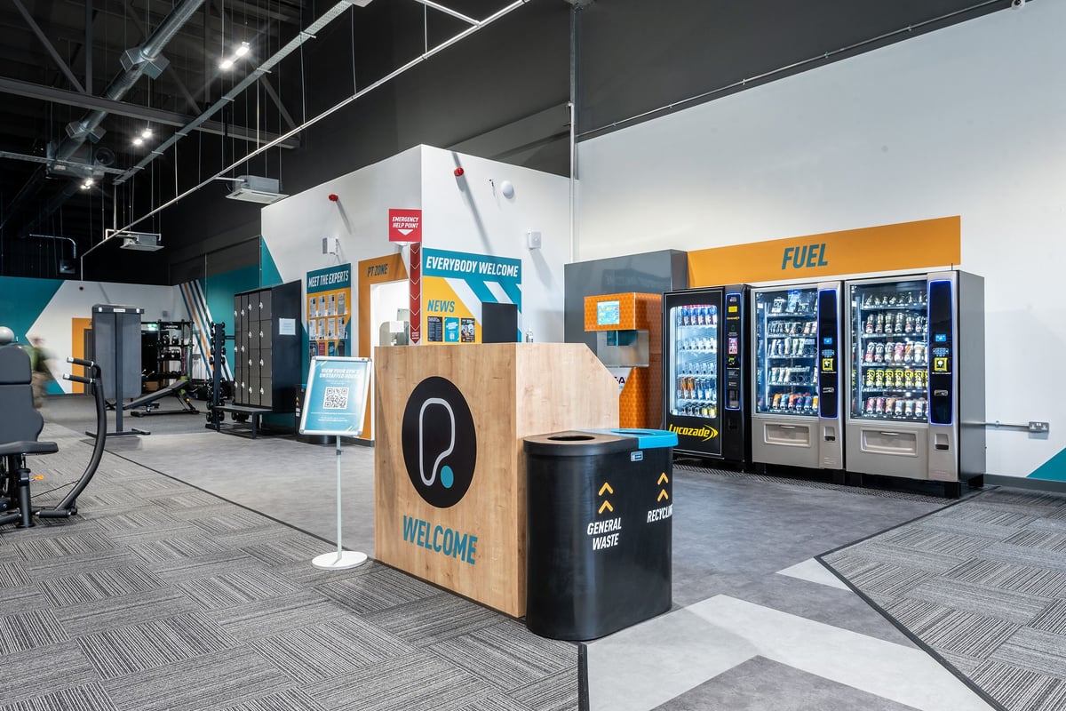 PureGym Walsall Crown Wharf: Lobby area with vending machines, welcome desk, seating areas.
