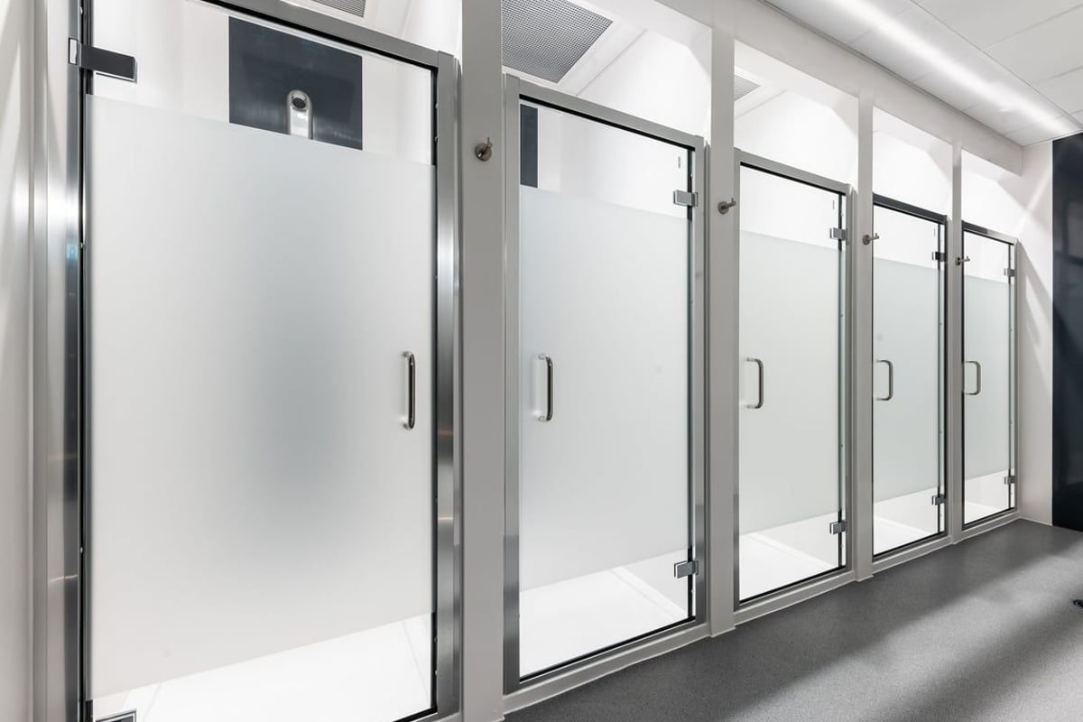 PureGym Tamworth: Shower stalls with frosted glass doors.