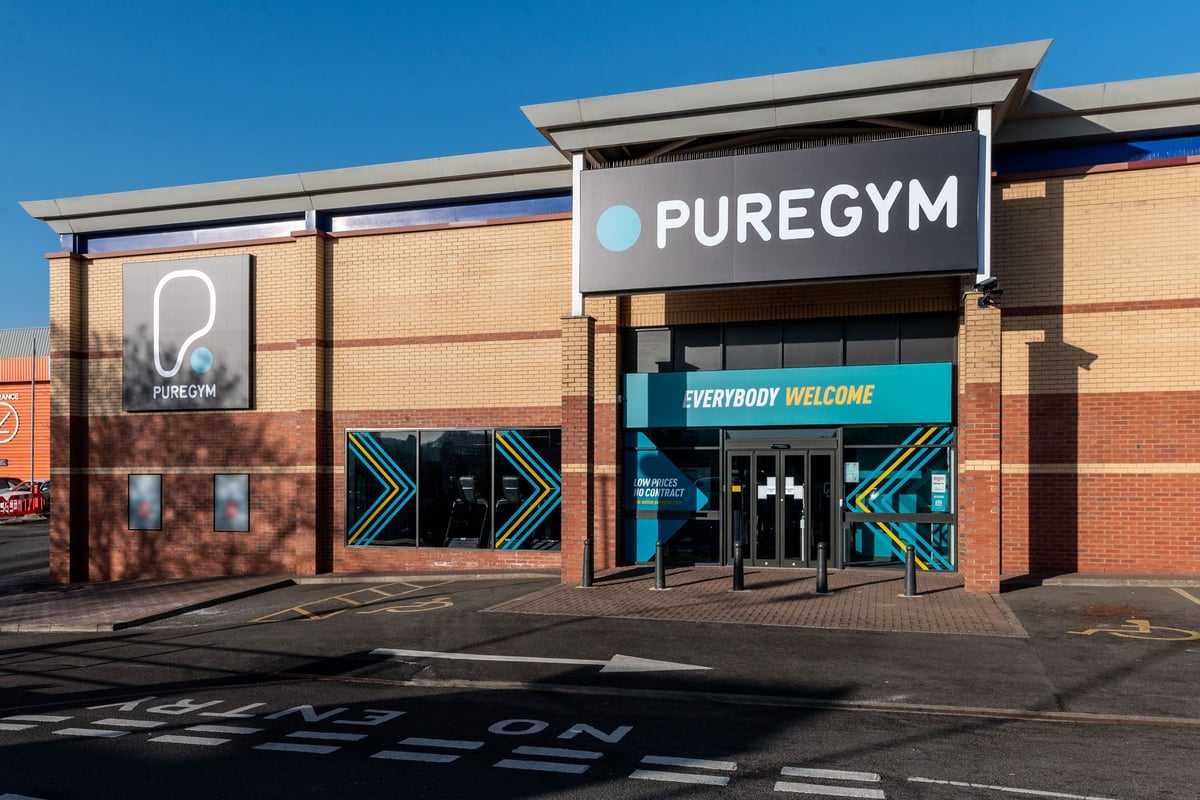 PureGym Grantham Discovery Retail Park: Brick gym exterior with signage displaying "PureGym" and "Everybody Welcome".