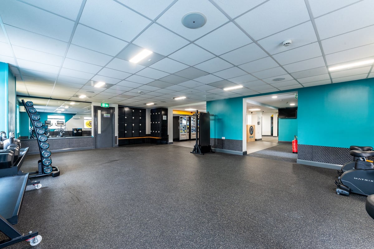 PureGym Brierley Hill: Resistance machines, lockers, weight benches, free weights, and rubberized flooring.