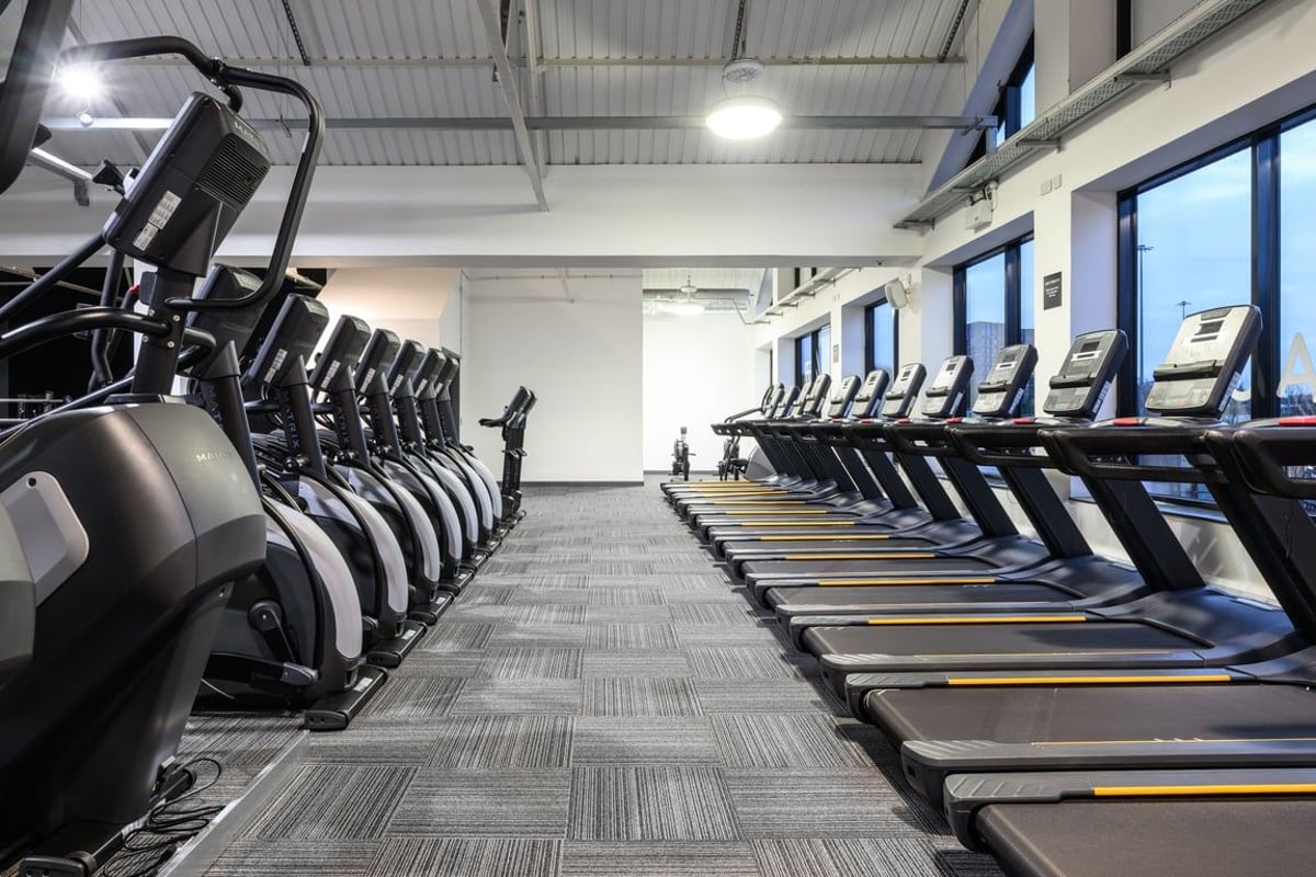 PureGym Glasgow Charing Cross treadmills and exercise bikes