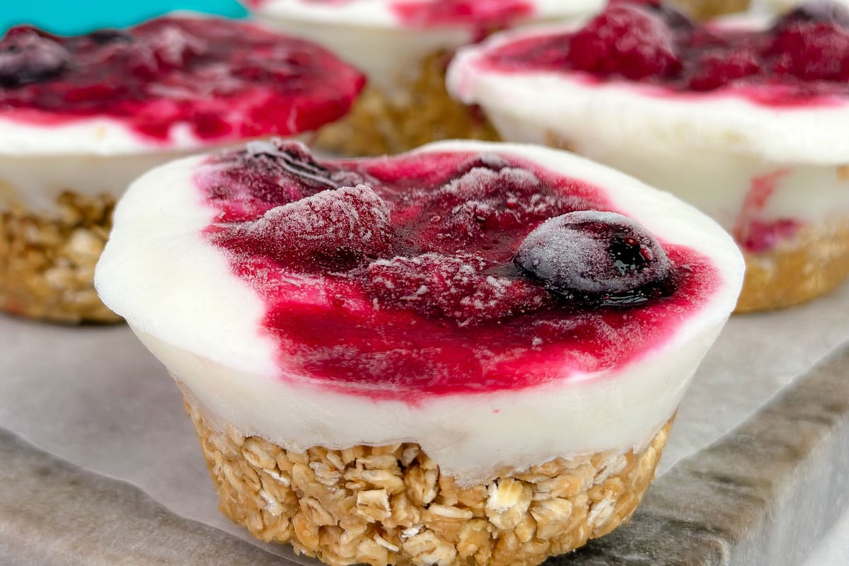 Rezept für fruchtige Cups mit gefrorenem Jogurt