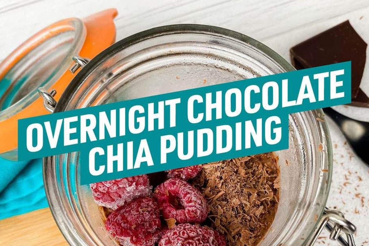 Budino di chia al cioccolato preparato per la notte