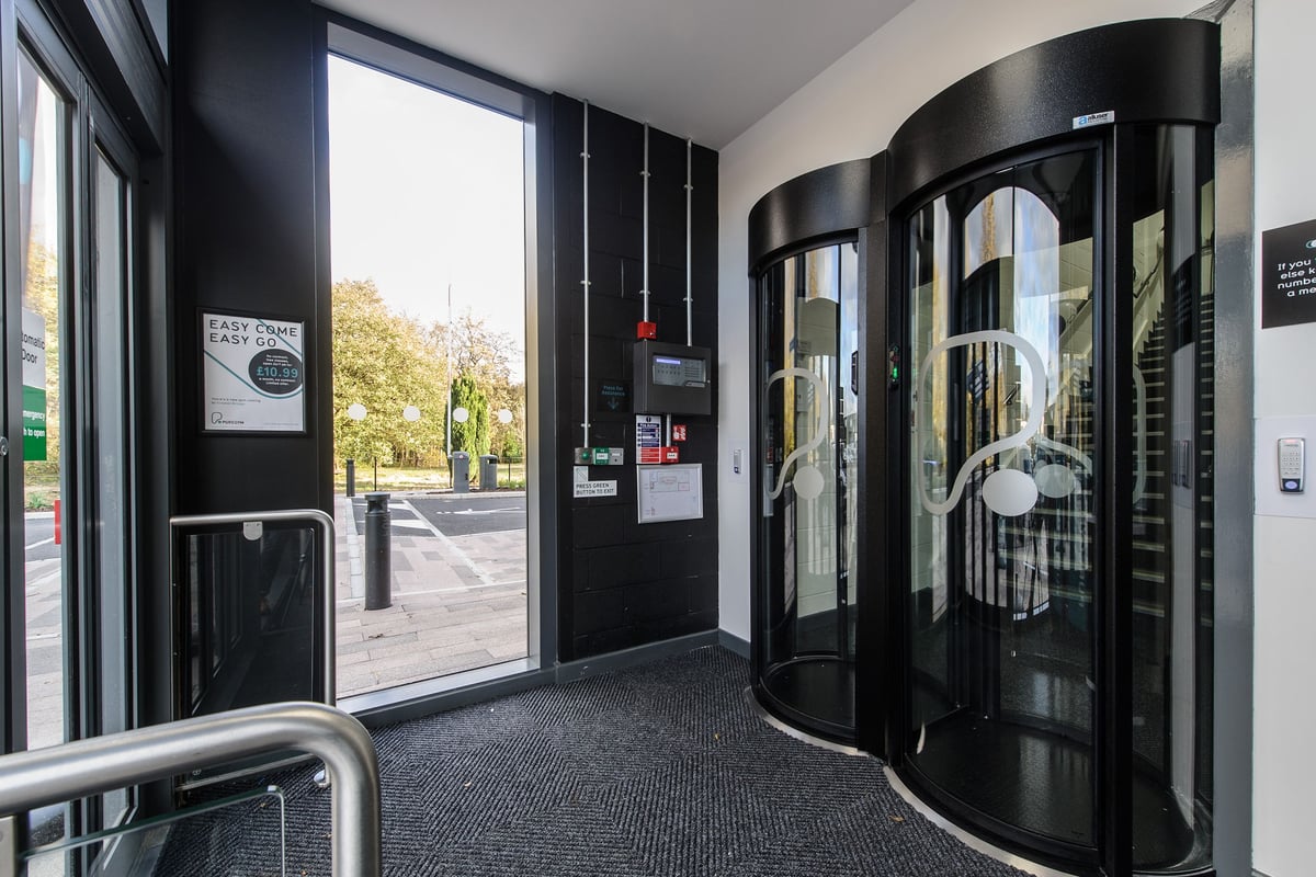 PureGym Leeds Kirkstall Bridge: Entry foyer to the gym with glass entry pods.