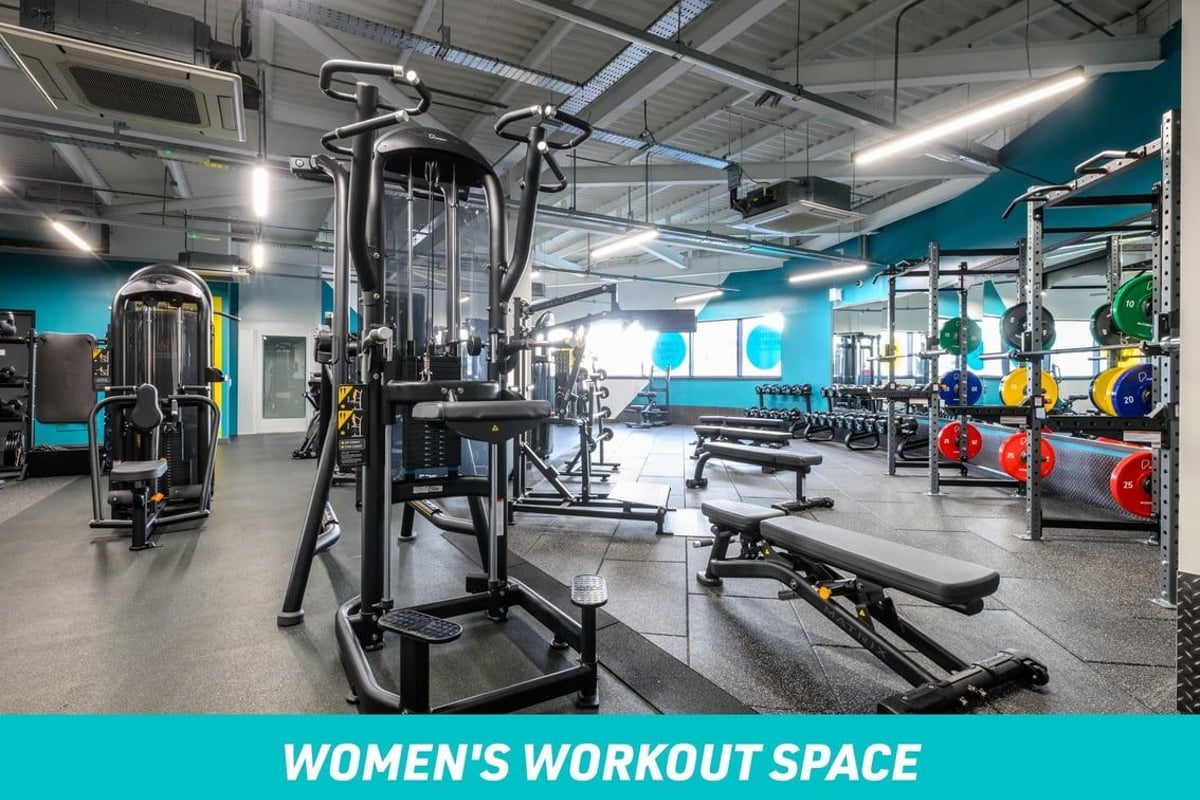 PureGym Aberdeen Shiprow Women's Workout Space: Assisted pull up machine and benches