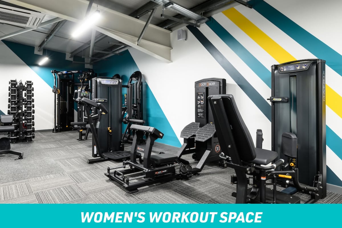 PureGym London Brentford: Women's workout space - fixed-pin machines