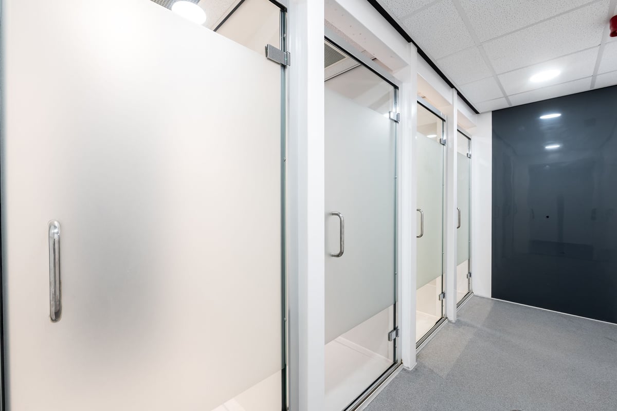 PureGym Sutton Coldfield: shower cubicles