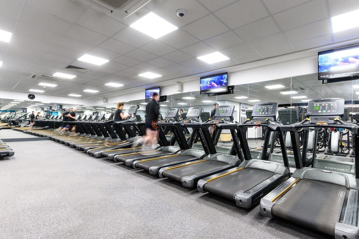 PureGym Oxford Central: Rows of treadmills arranged neatly in a brightly lit gym interior.