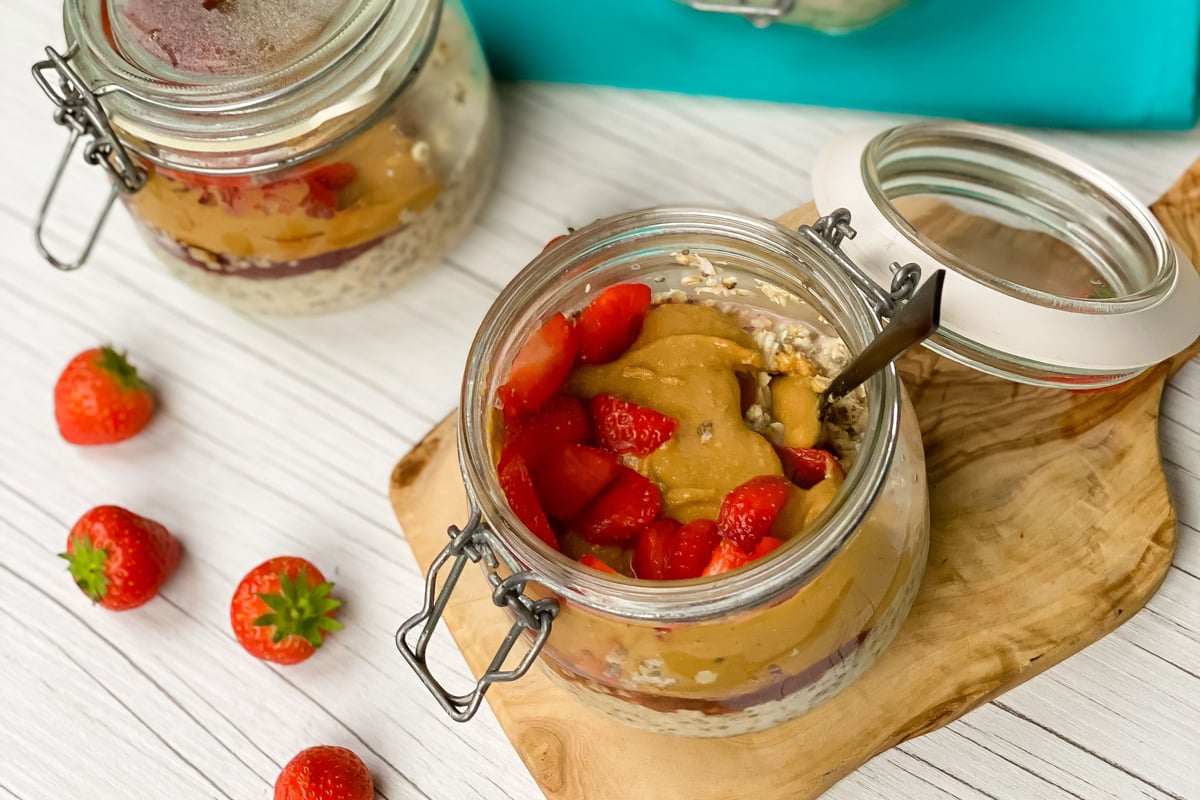 Erdnussbutter und Gelee-Overnight Oats Rezept