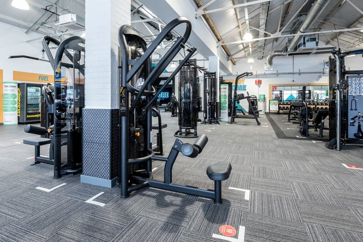 PureGym Puregym Crayford: Weight machines, resistance equipment, benches, and rubberized flooring in a gym setting.