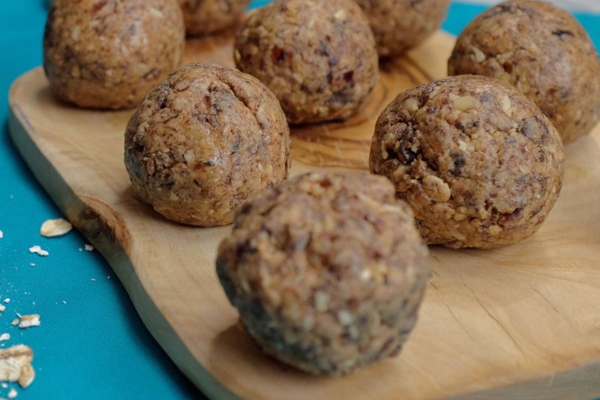 Energiekugeln aus Kakao & Mandelbutter Rezept