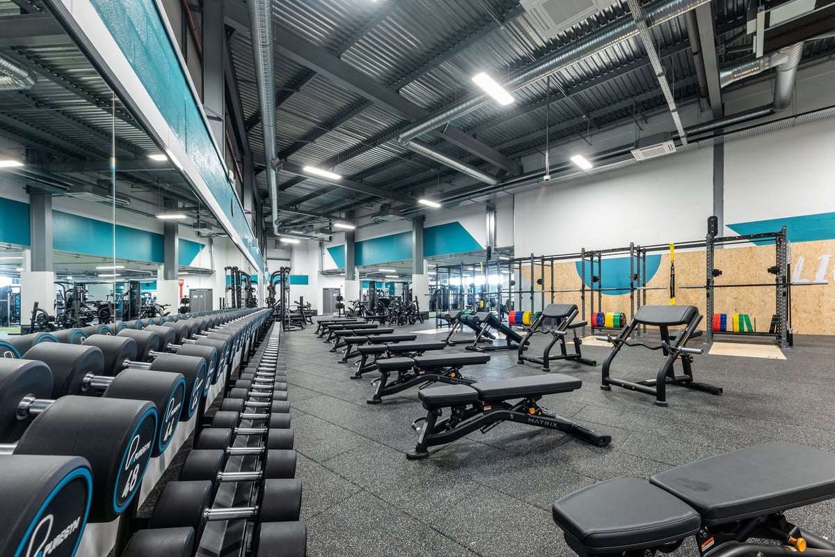 PureGym Tamworth: Weight benches, free weights, resistance machines, and rubberized flooring in a well-equipped gym.