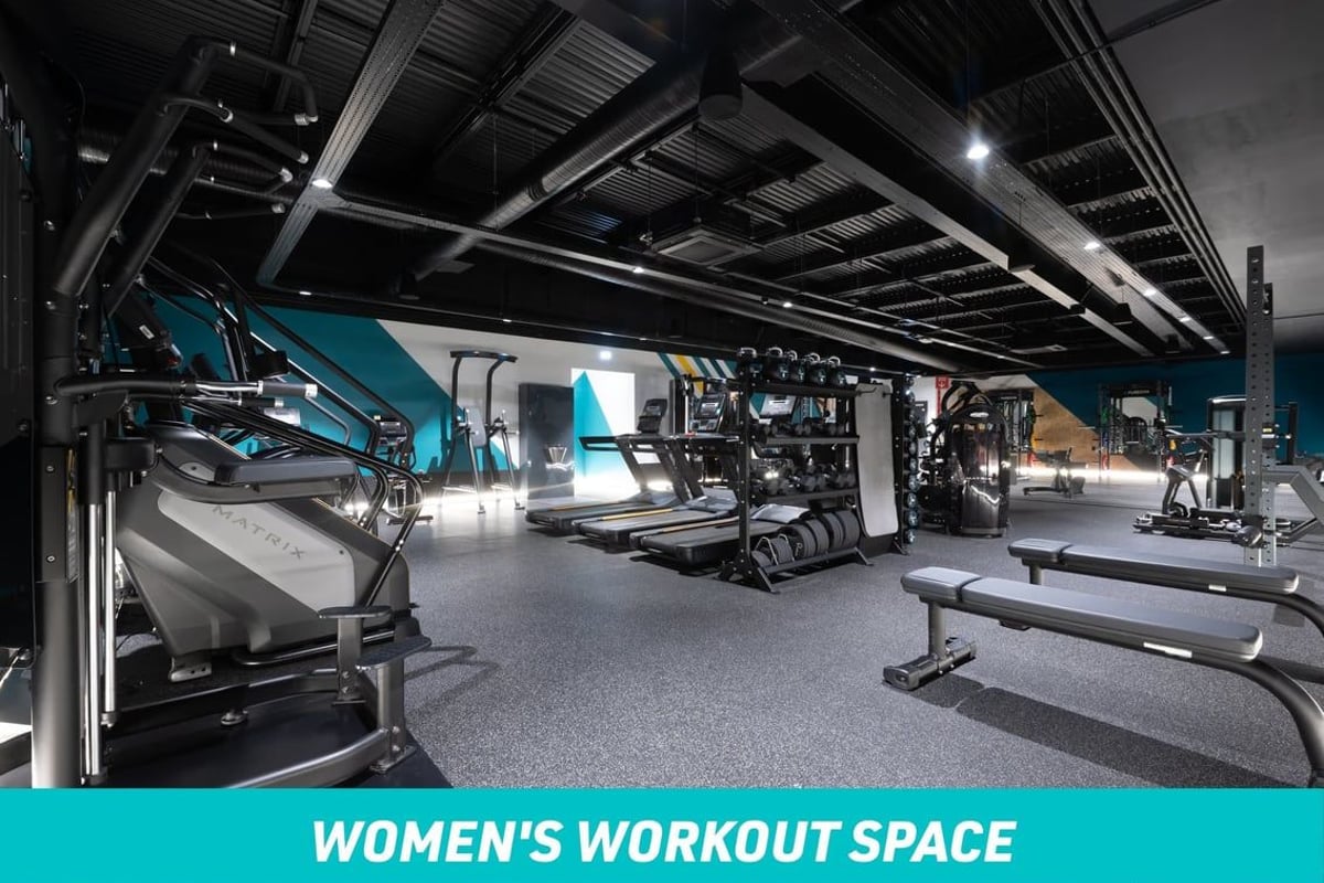 PureGym Manchester Cheetham Hill Women's Workout Space: Treadmills and Rowing Machines