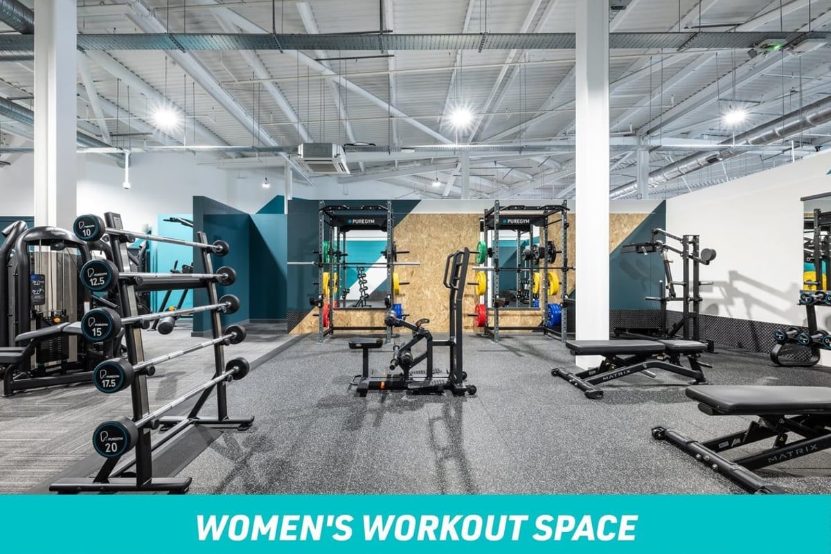 PureGym Nuneaton Women's Workout Space: Barbells and booty builder