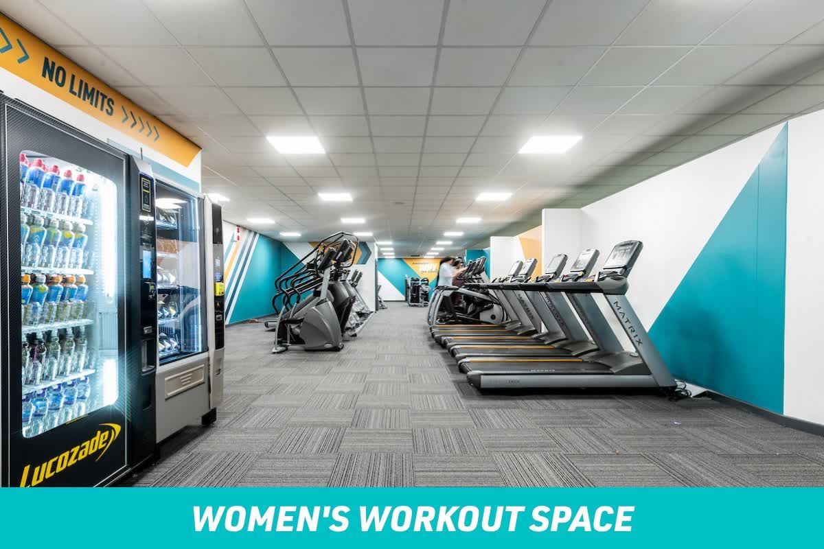 PureGym Birmingham Beaufort: Women's workout space - 