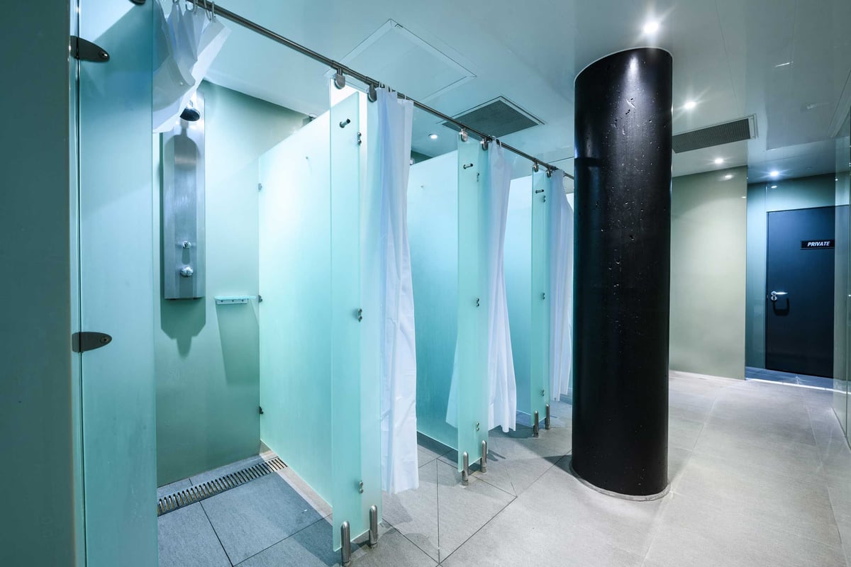 PureGym London Farringdon: Shower cubicles.