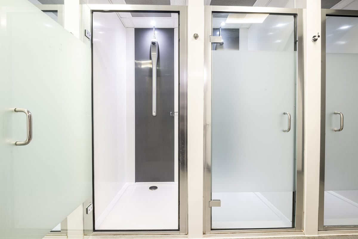 PureGym Dunfermline: shower cubicles