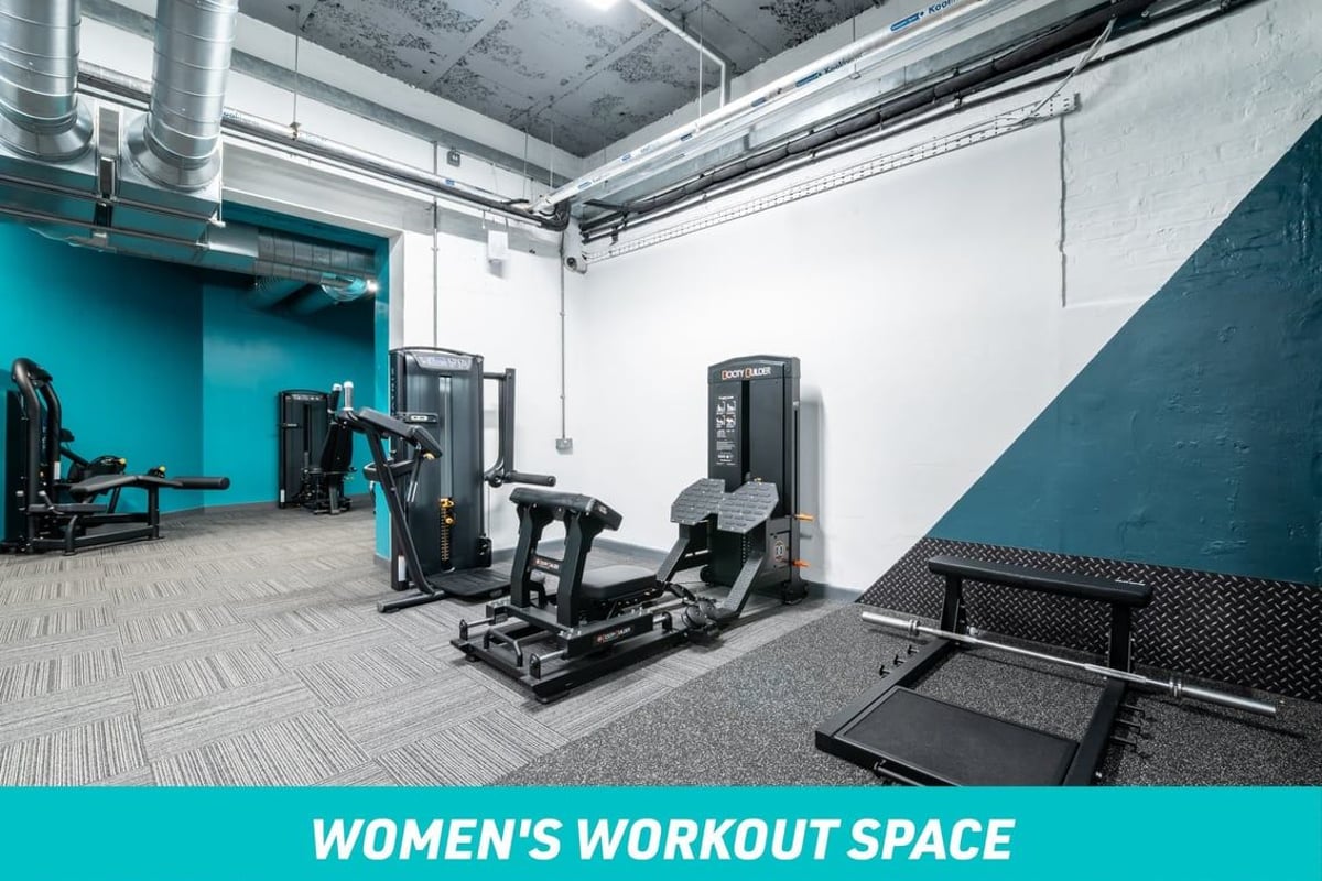 PureGym London Oval Women's Workout Space: booty builder