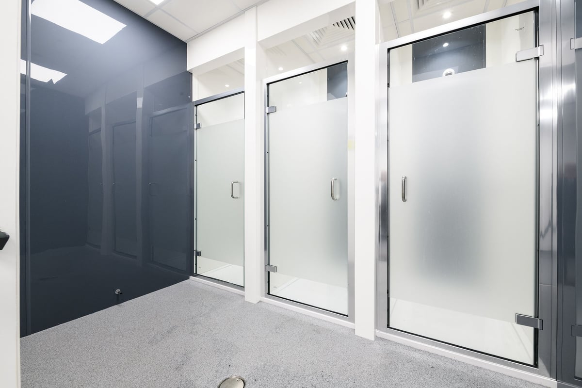 PureGym Newry: shower cubicles