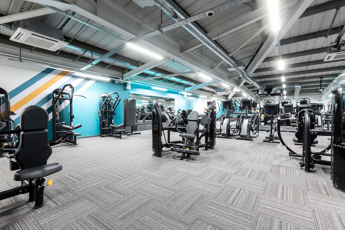 PureGym Milton Keynes Kingston Centre: Gym with weight machines, free weights, mirrors, and rubberized patterned flooring.
