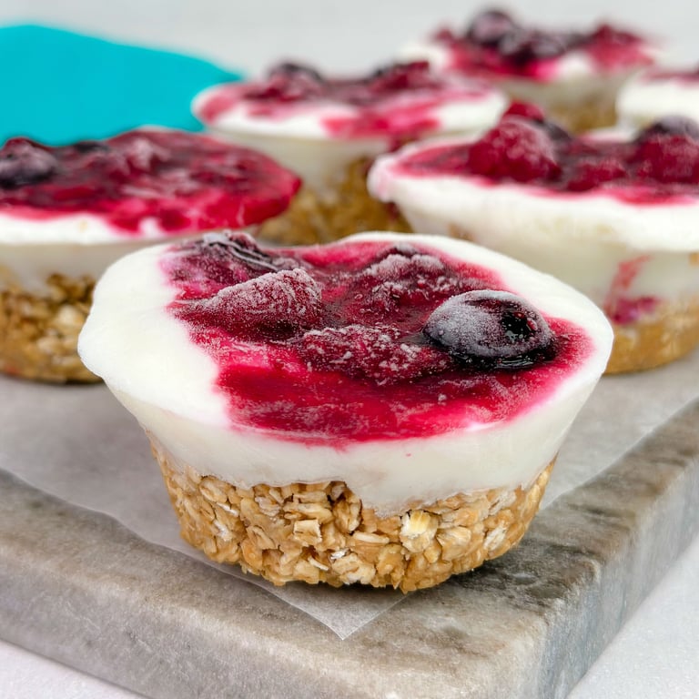 Rezept für fruchtige Cups mit gefrorenem Jogurt