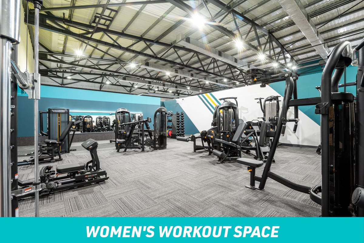 PureGym York Women's Workout Space: Range of fixed pin machines