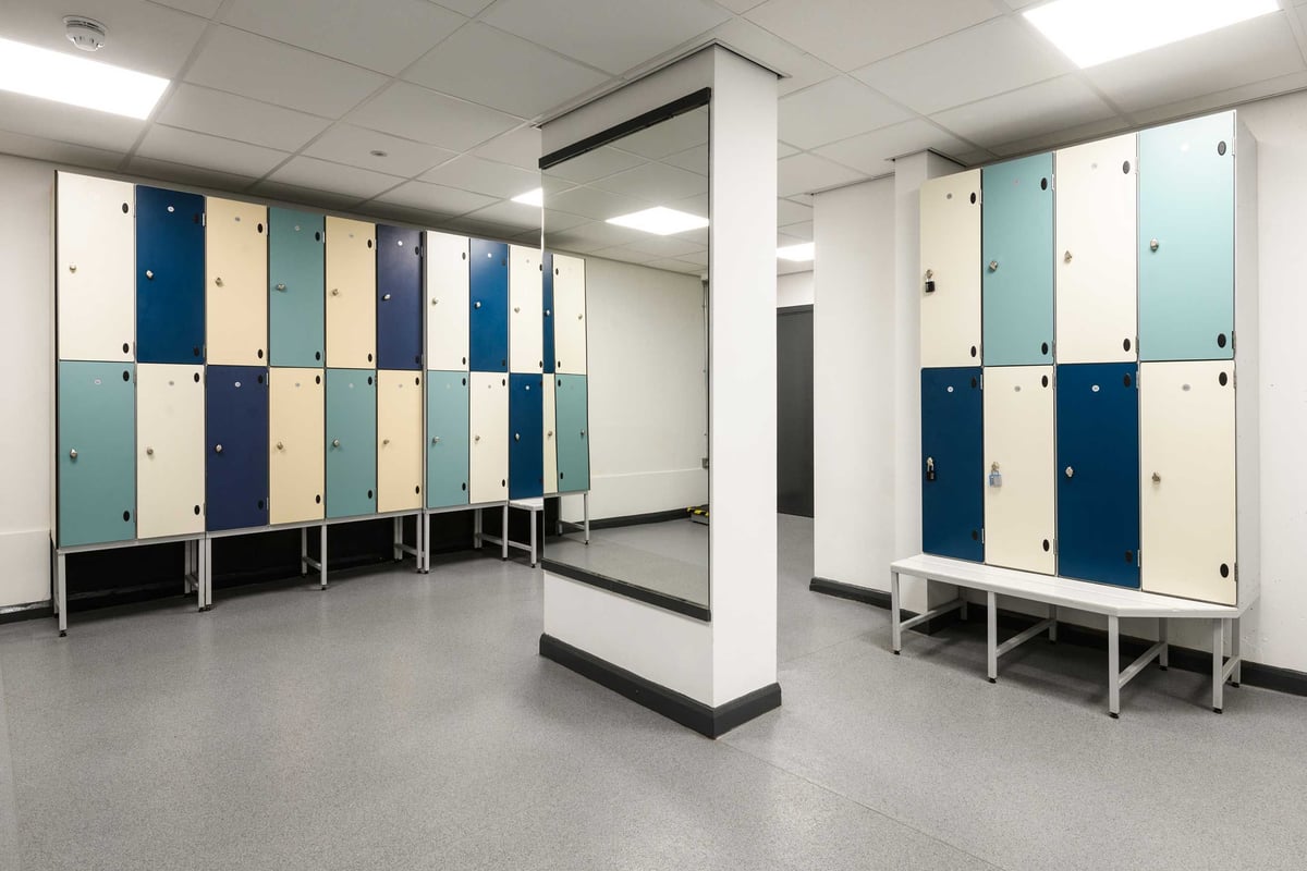 PureGym London Farringdon: Rows of lockers in a changing room area.