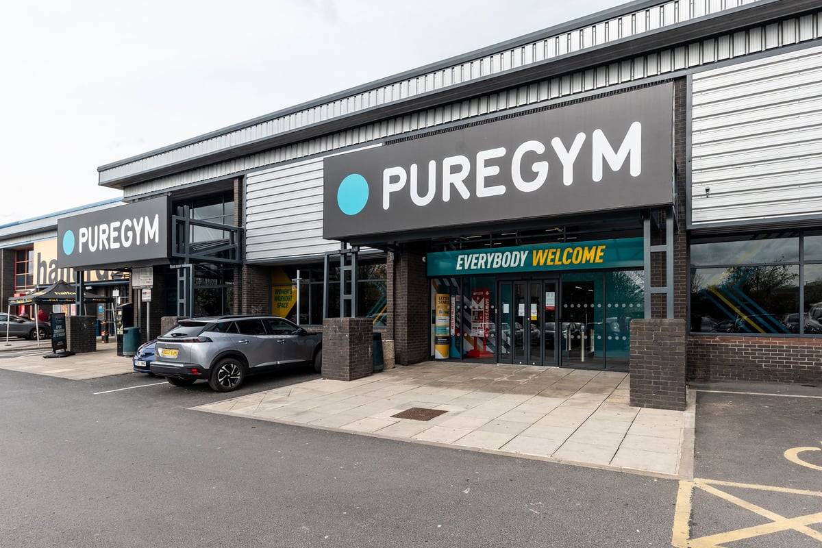 PureGym Dewsbury: Exterior view of a Pure Gym facility with storefront and parking lot.