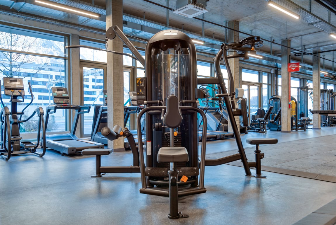 PureGym Altdorf: fixed-pin machines in a gym