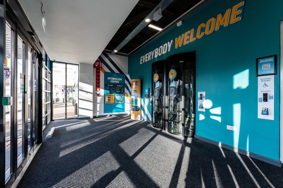 PureGym Broadstairs Westwood Gateway Retail Park: Entrance lobby with teal walls displaying "Everybody Welcome" signage.