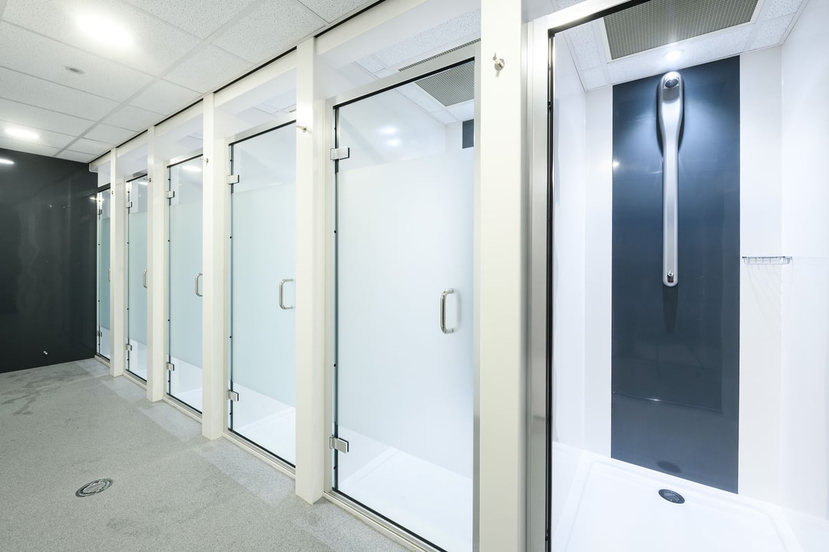 PureGym London Clapham: shower cubicles