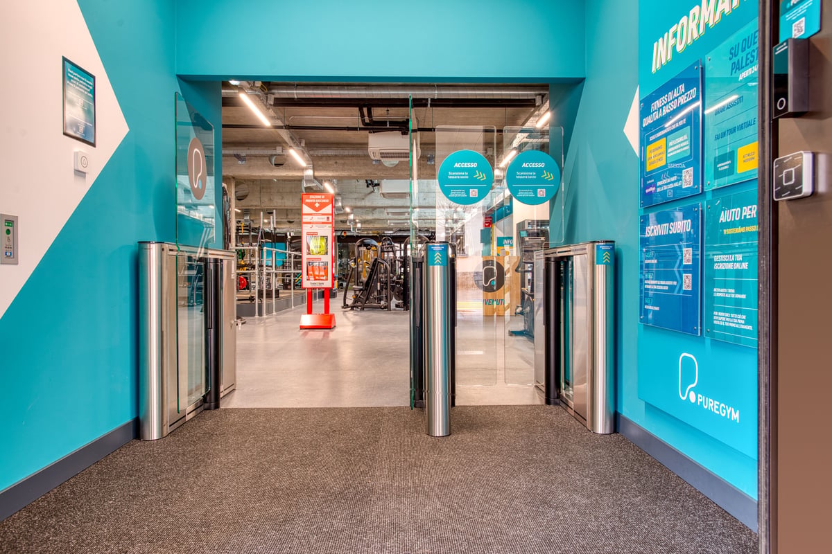 PureGym Bellinzona: internal entrance gates to the gym