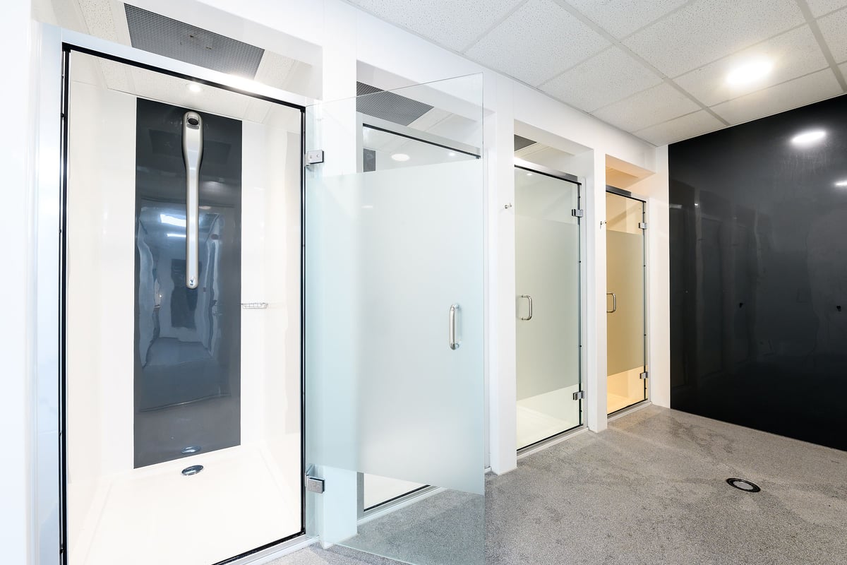 PureGym Reading Caversham Road: shower cubicles