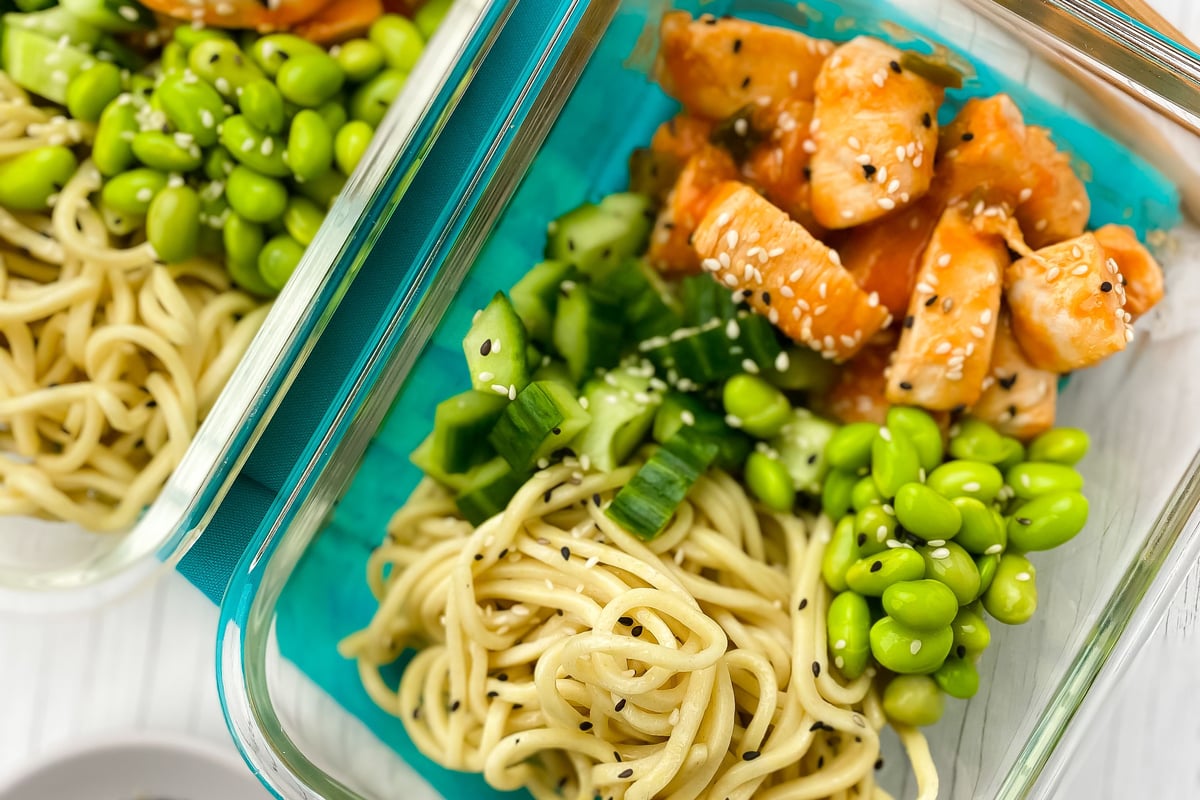 Sesam-Hähnchen-Nudeln