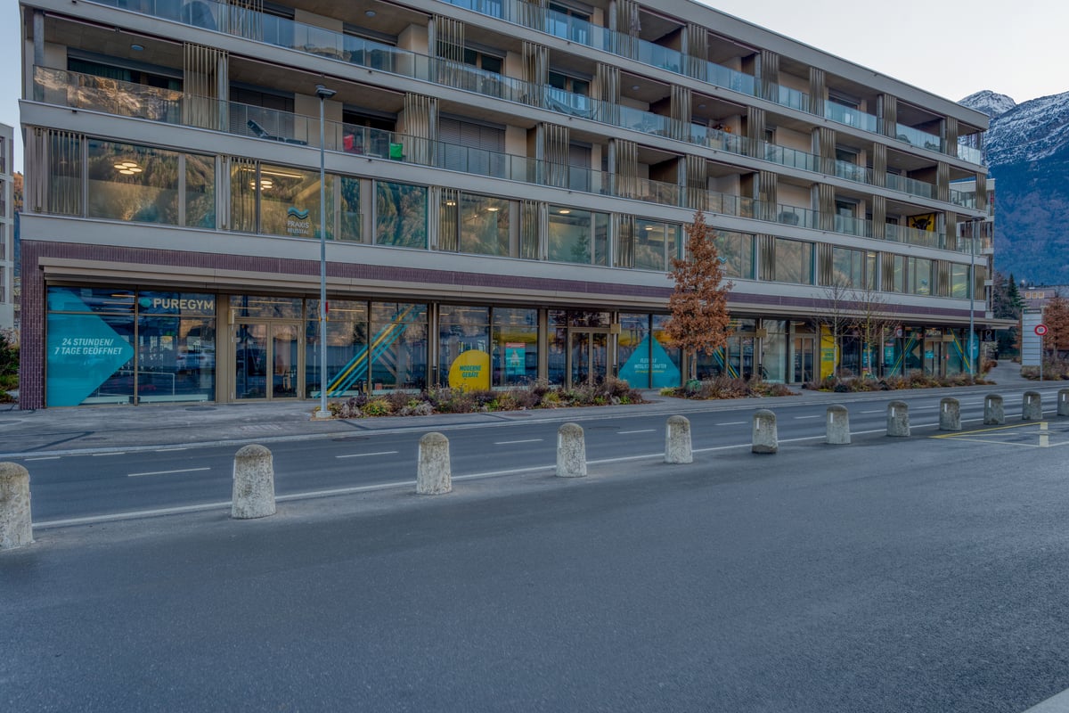 PureGym Altdorf: exterior of gym entrance in a multi-storey building with a road in the foreground