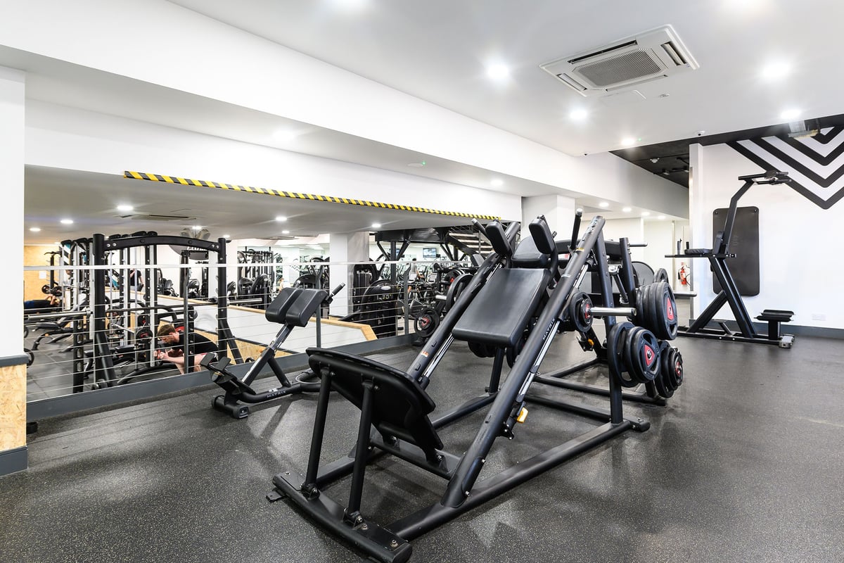 PureGym Oxford Central: Strength machines, squat racks, free weights, benches, rubberized flooring in a modern gym interior.
