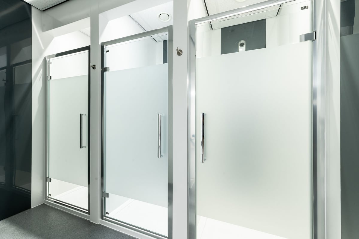 PureGym London Crouch End: shower cubicles