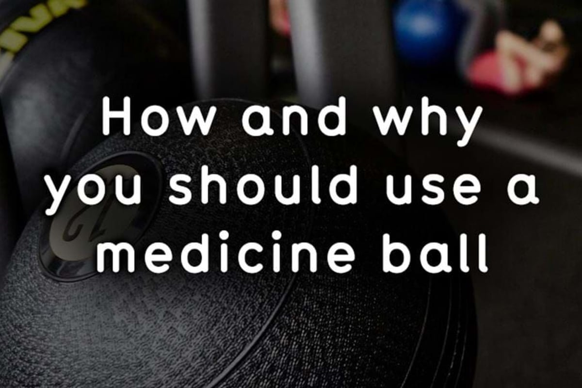 Close-up of a black 6 kg medicine ball with text overlay about its use.