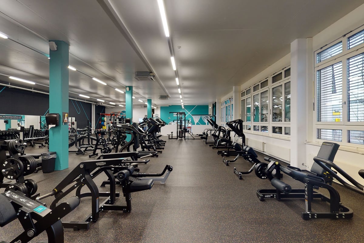 PureGym Kriens: Rows of cardio machines, weight benches, and resistance equipment.
