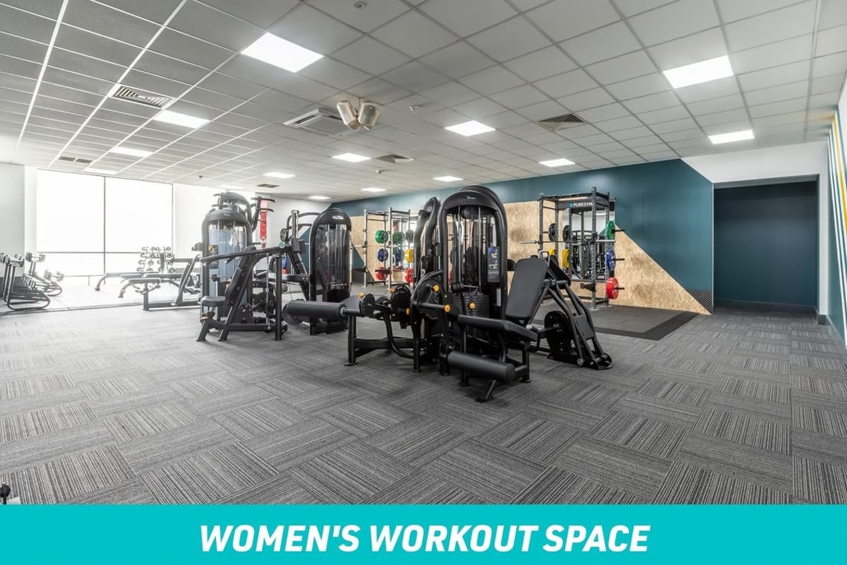 PureGym Harlow Women's Workout Space: Fixed Pin Machines and Squat Racks