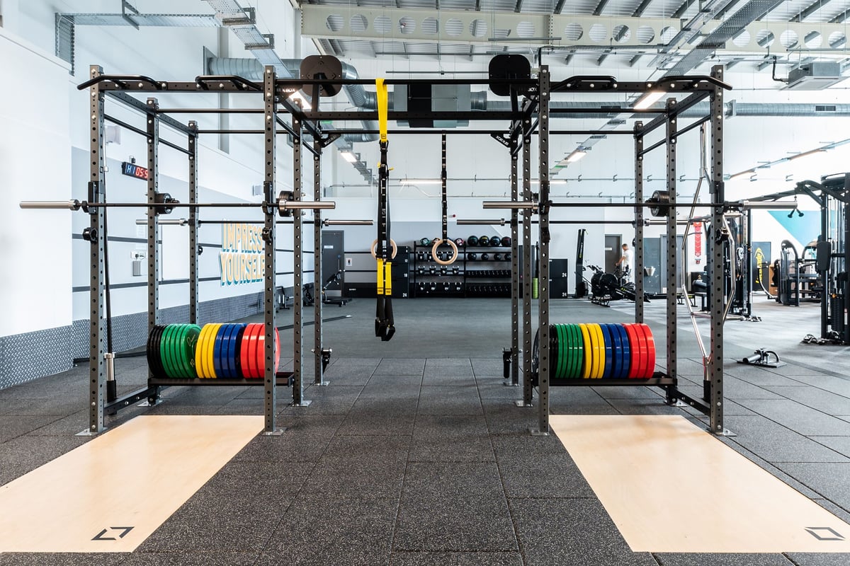 PureGym St Ives Cambridgeshire: Power racks, weighted plates in colours, rubberized gym floor.