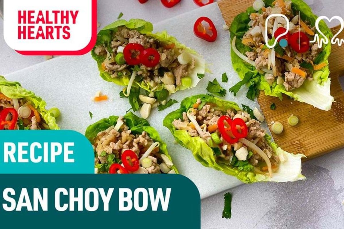 Lettuce cups filled with minced meat, chopped vegetables, and sliced red chili peppers