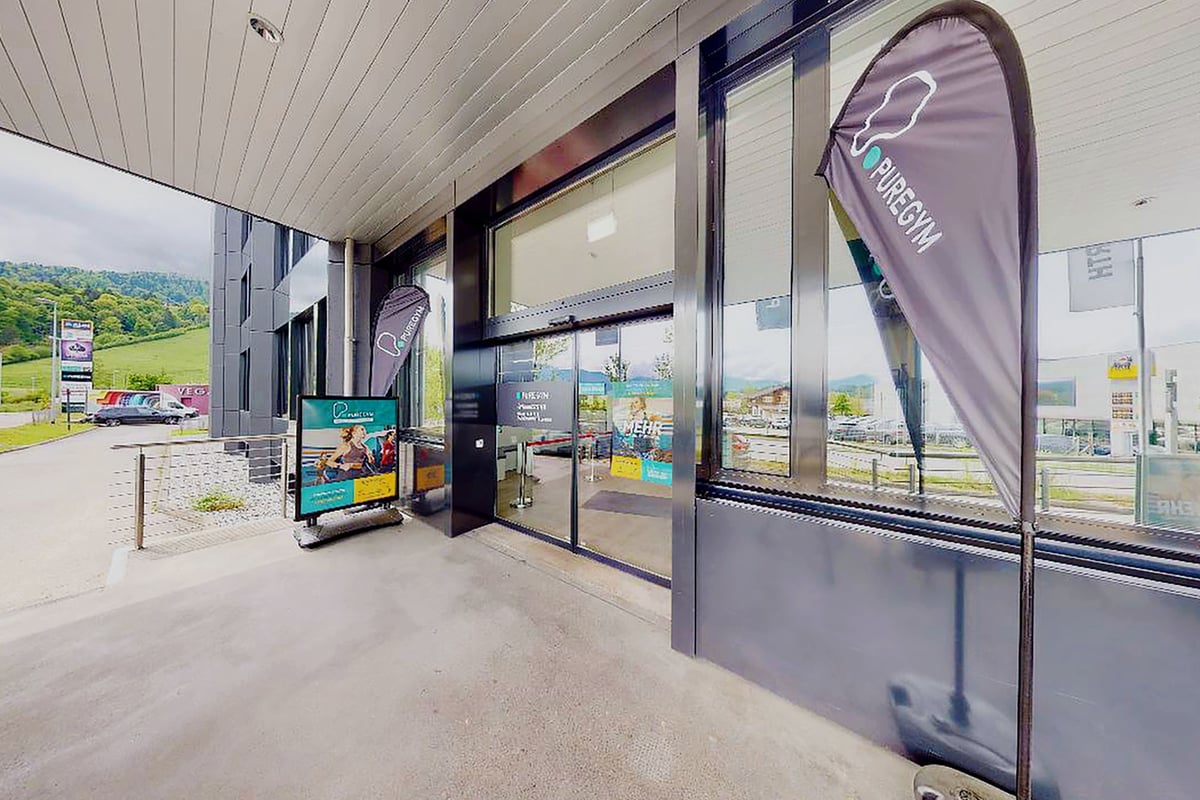 PureGym Kriens: External entrance to the gym with PUREGYM signage and sliding door.