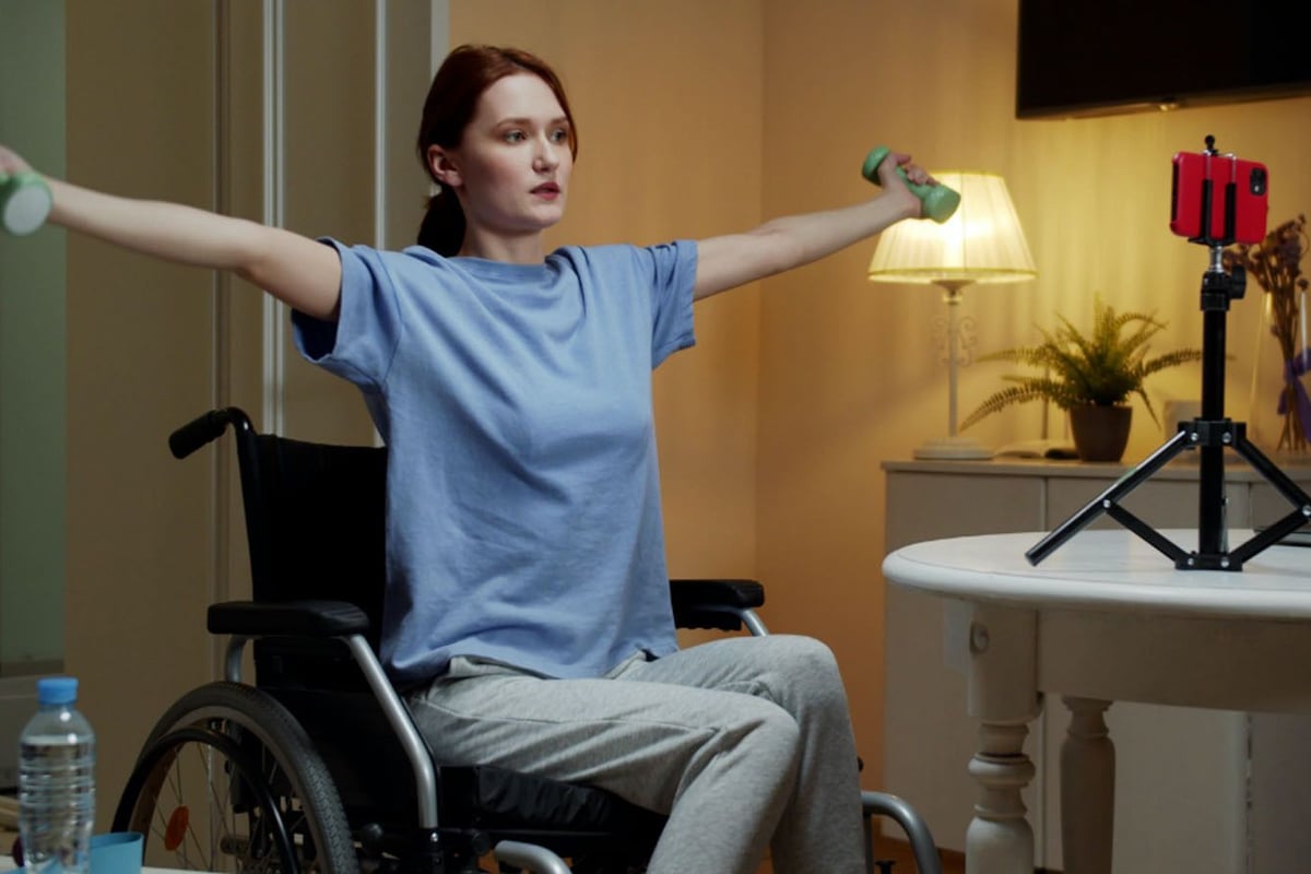 lady in a wheelchair with dumbbells