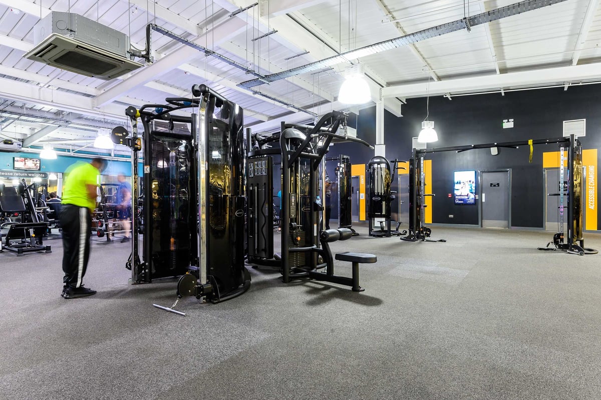 PureGym Glasgow Shawlands: Fixed-pin resistance machines in a gym.