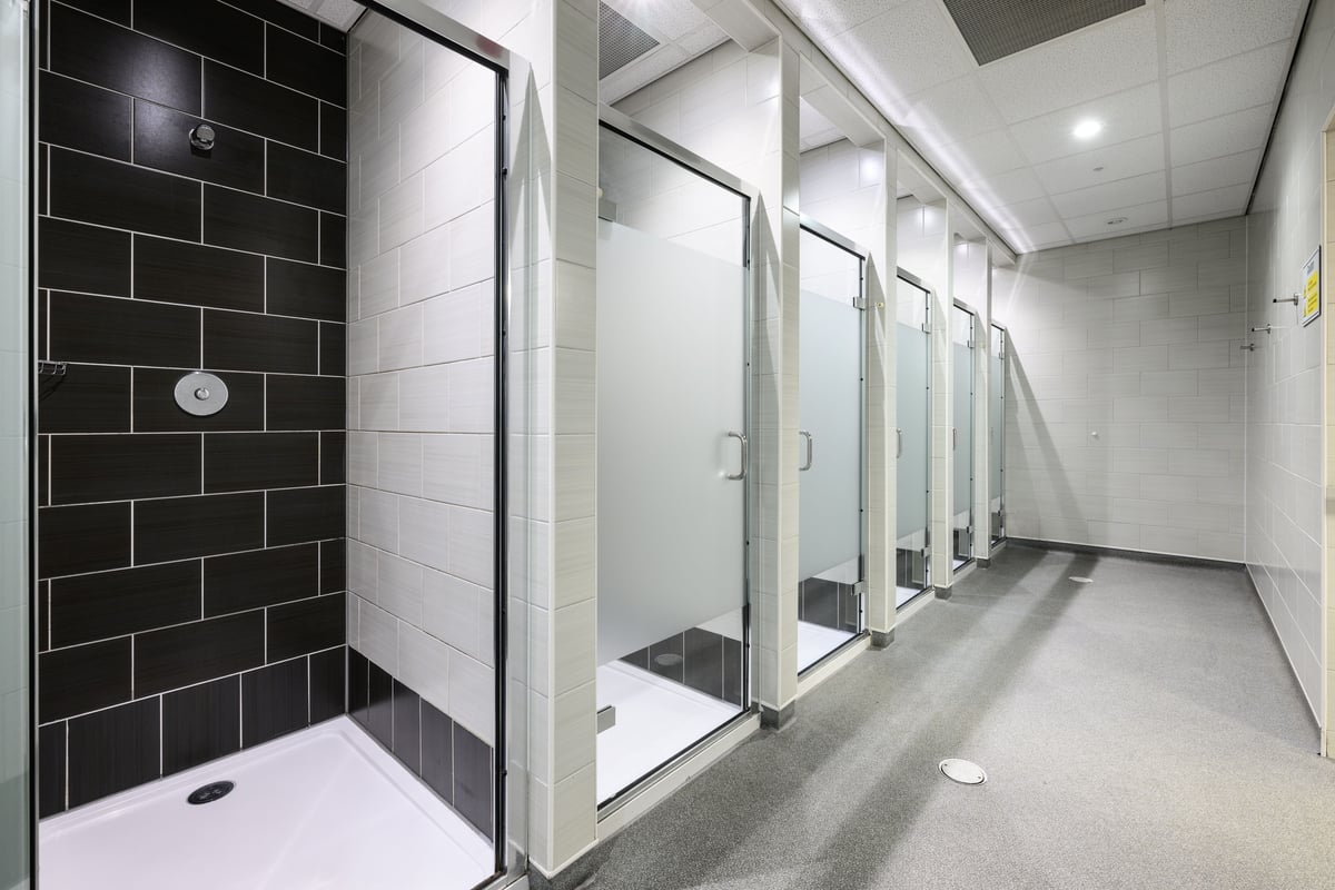PureGym Glasgow Charing Cross shower cubicles